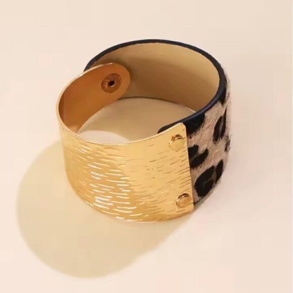 New Statement Leopard Print Bracelet Gold Textured Metal Wide Animal Print - Picture 4 of 8